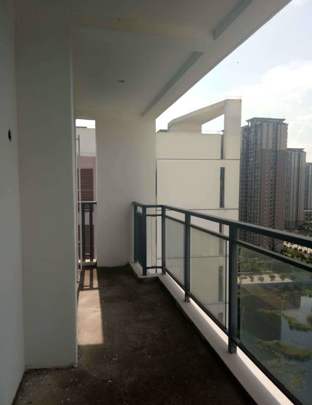 出售西海岸伊泰天骄一期2房2厅