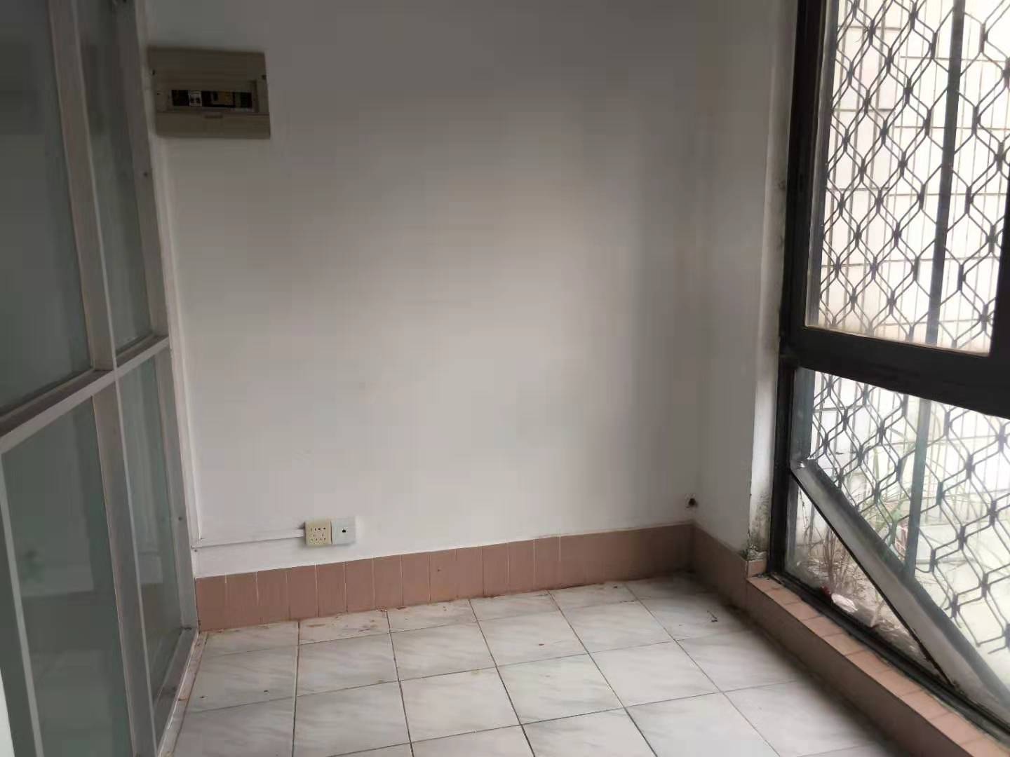 次卧6