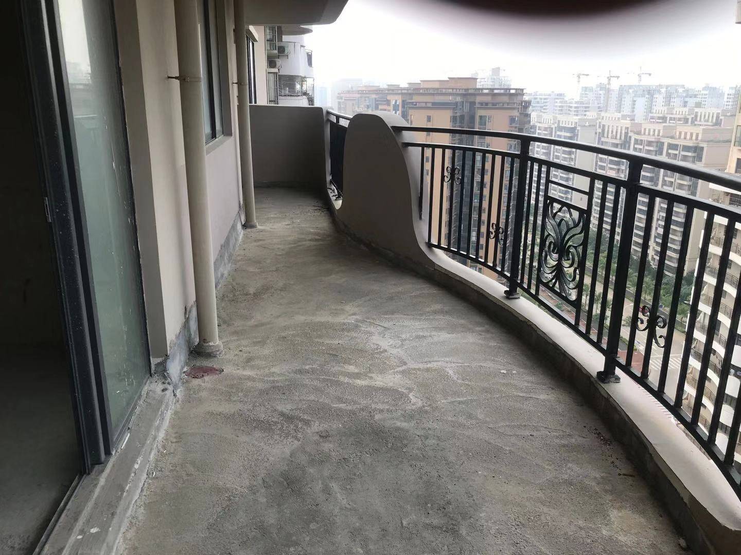 绿地海长流三期 4房2卫 诚意出售
