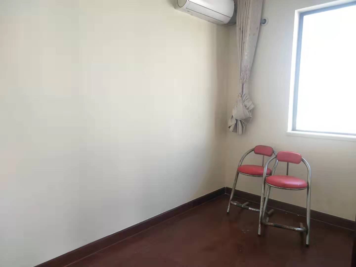 次卧1