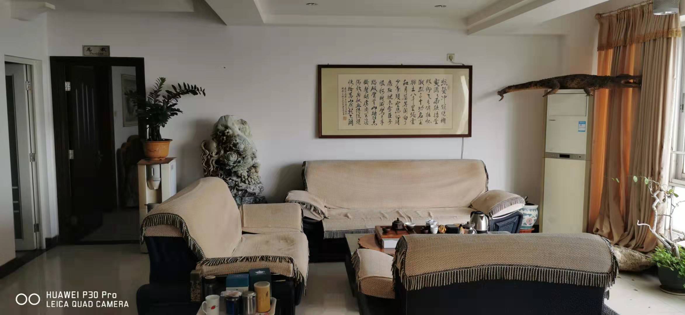 瑞丰公寓业主出售 精装4房2卫 南北通透