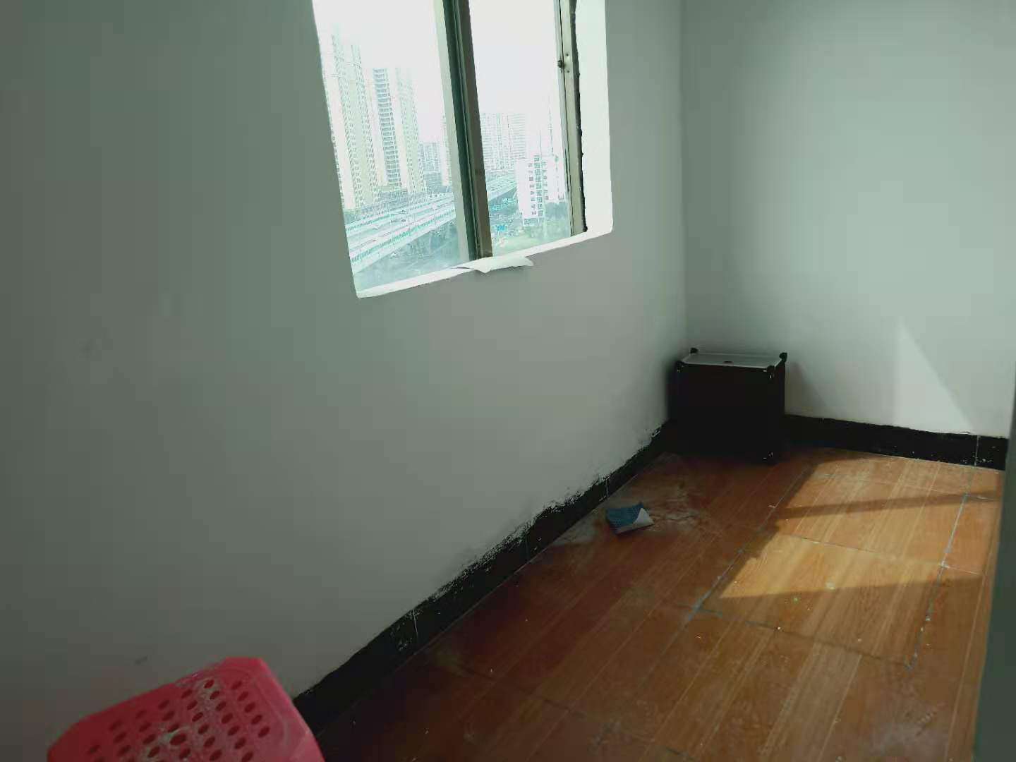 次卧
