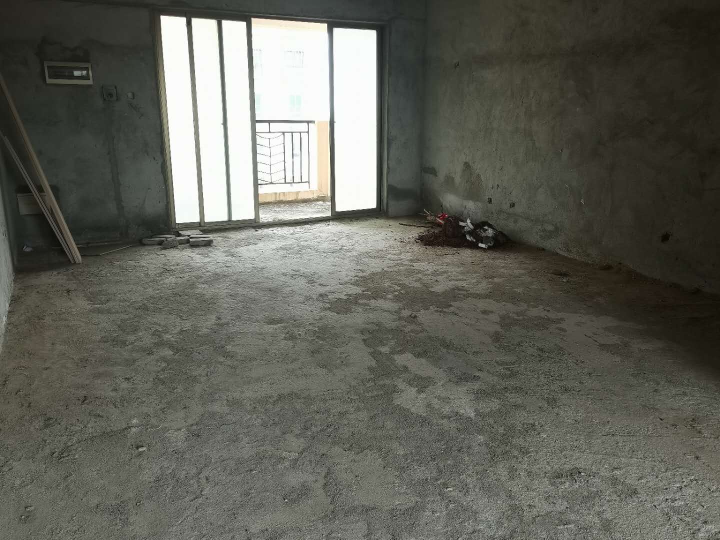 海口市文明东 滨江路旁 碧水名城毛坯3+1房可看江景
