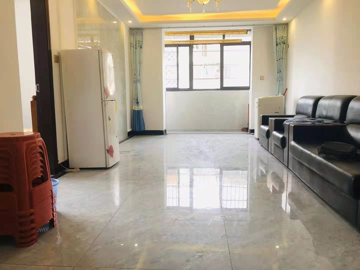 省医院汽车西站对面 金海大厦 精装3房出租