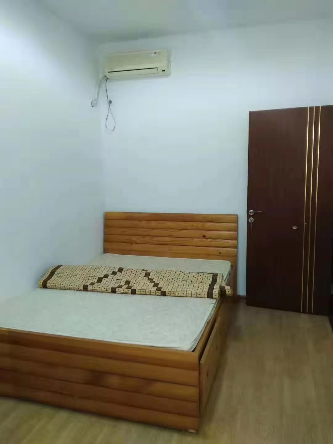 次卧1