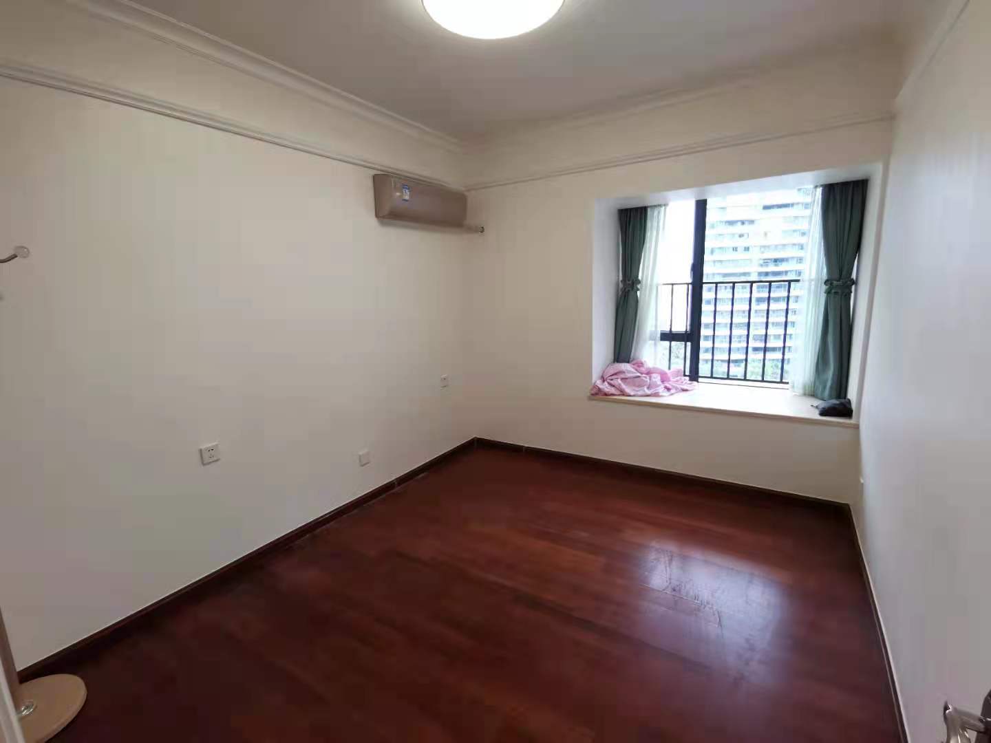 次卧1