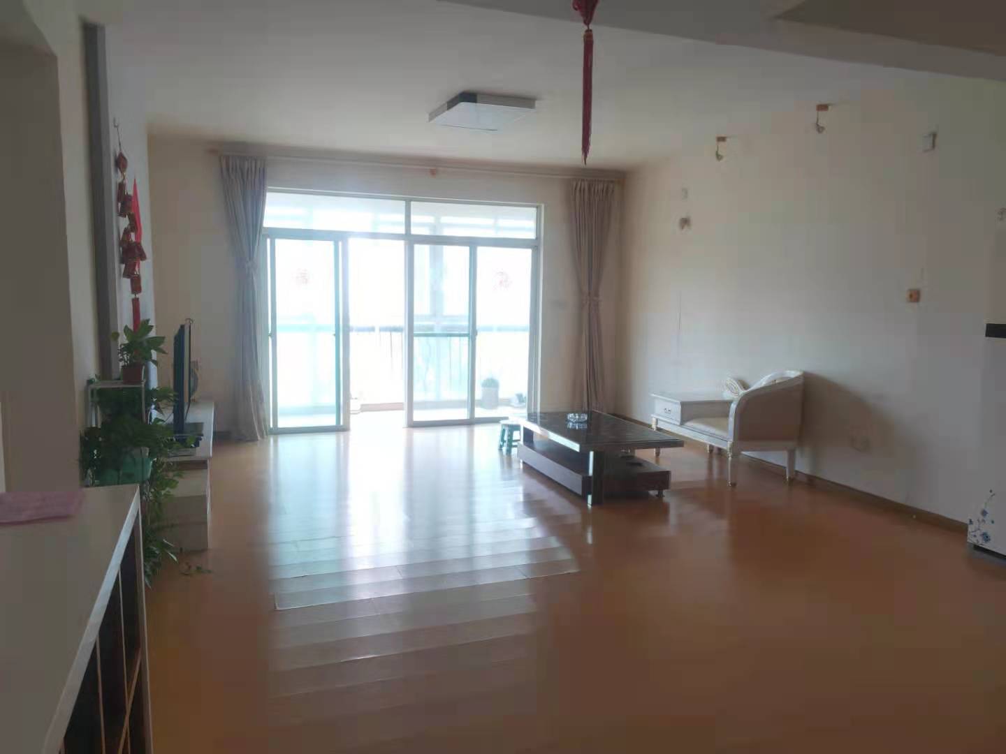 兆南绿岛家园小区业主急租 精装修 拎包入住