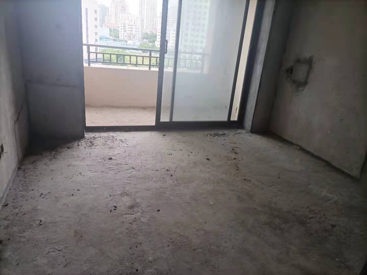 海航豪庭南苑二区小区业主急售 南北通透
