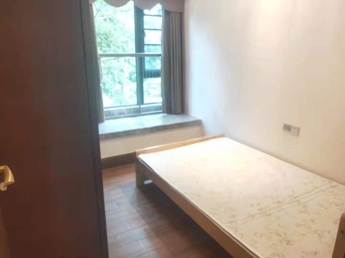 次卧2
