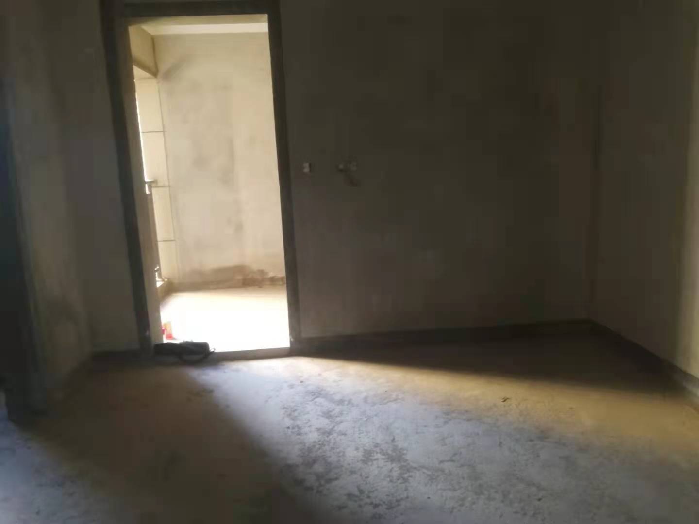 长彤路 绿地海森林毛坯3房 侨中分校