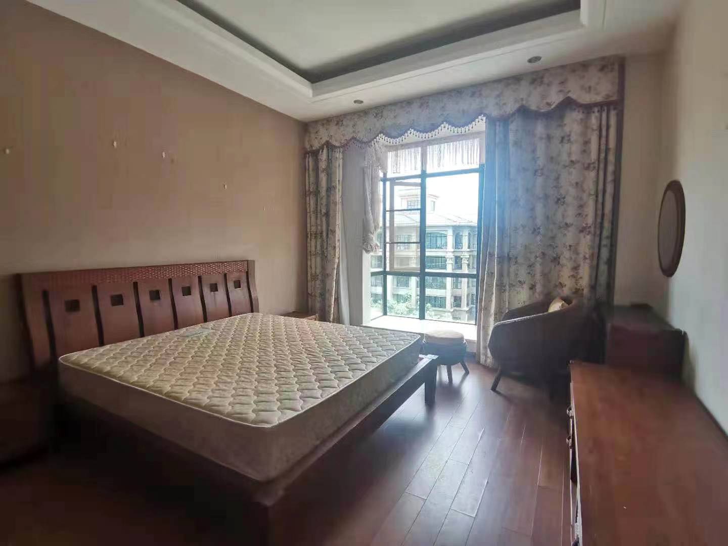 次卧