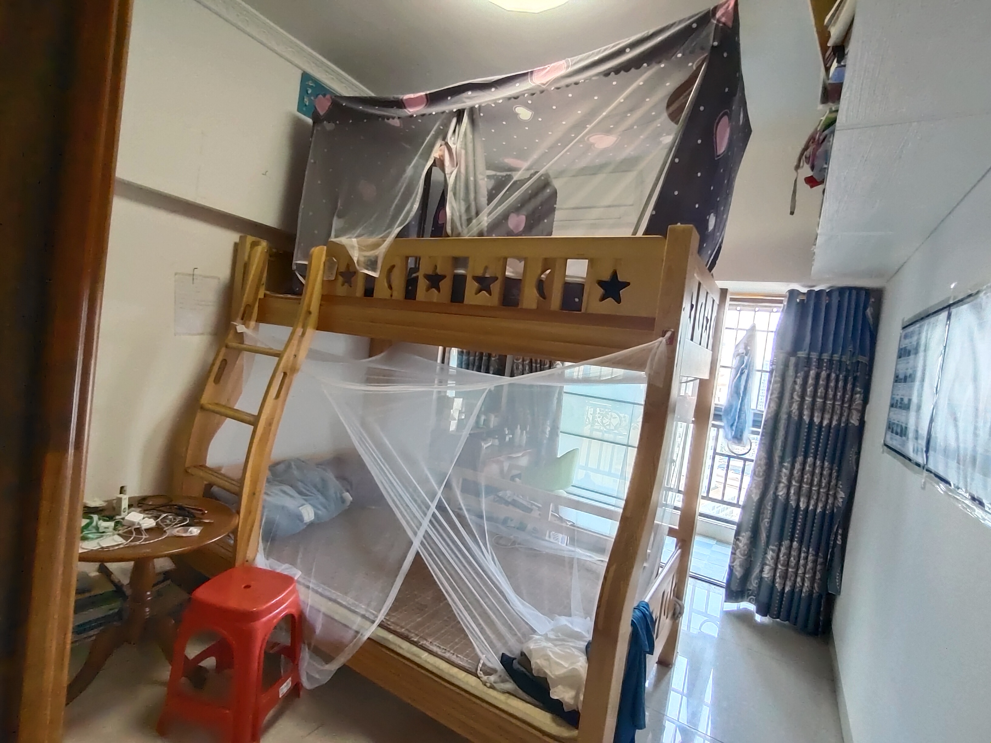次卧