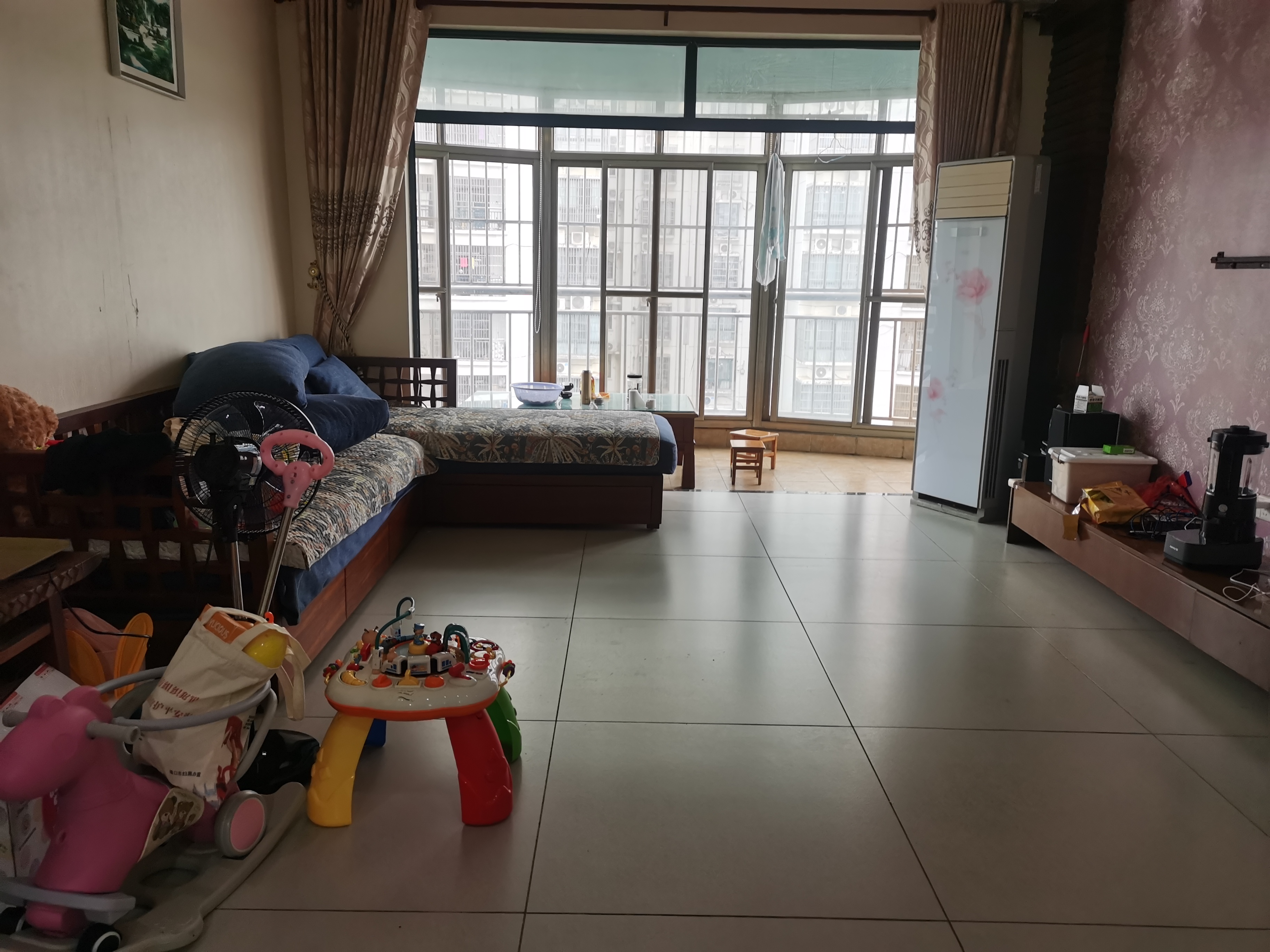 华荣府业主出售 精装3房2卫 南北通透