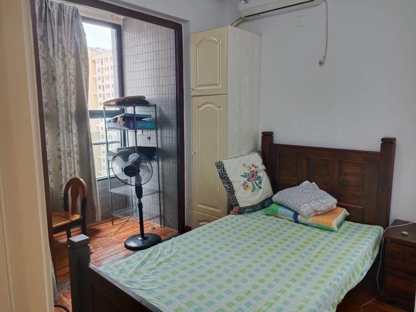 次卧1