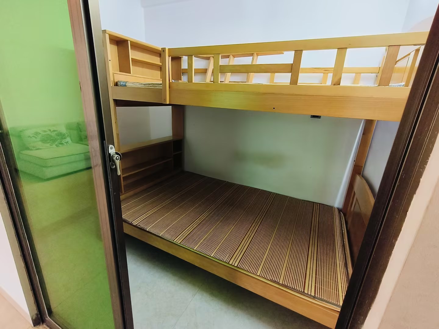 次卧