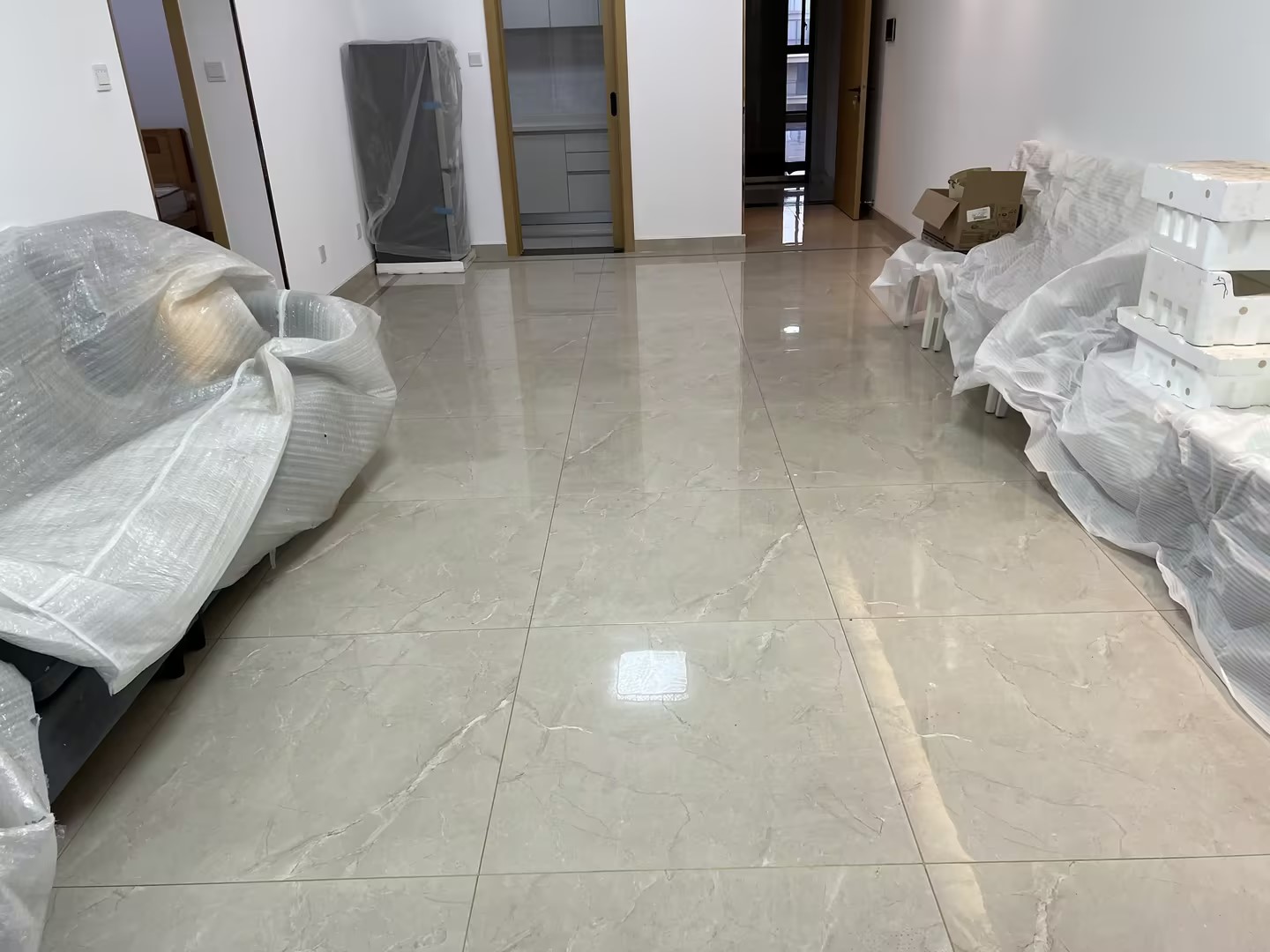 西海岸 伊泰天骄三期 精装2房 看房方便