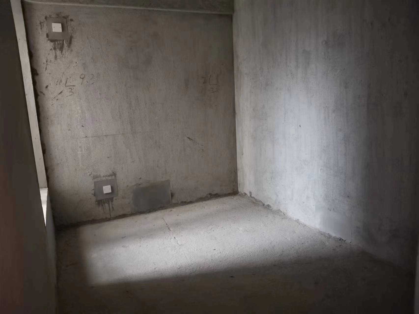 次卧