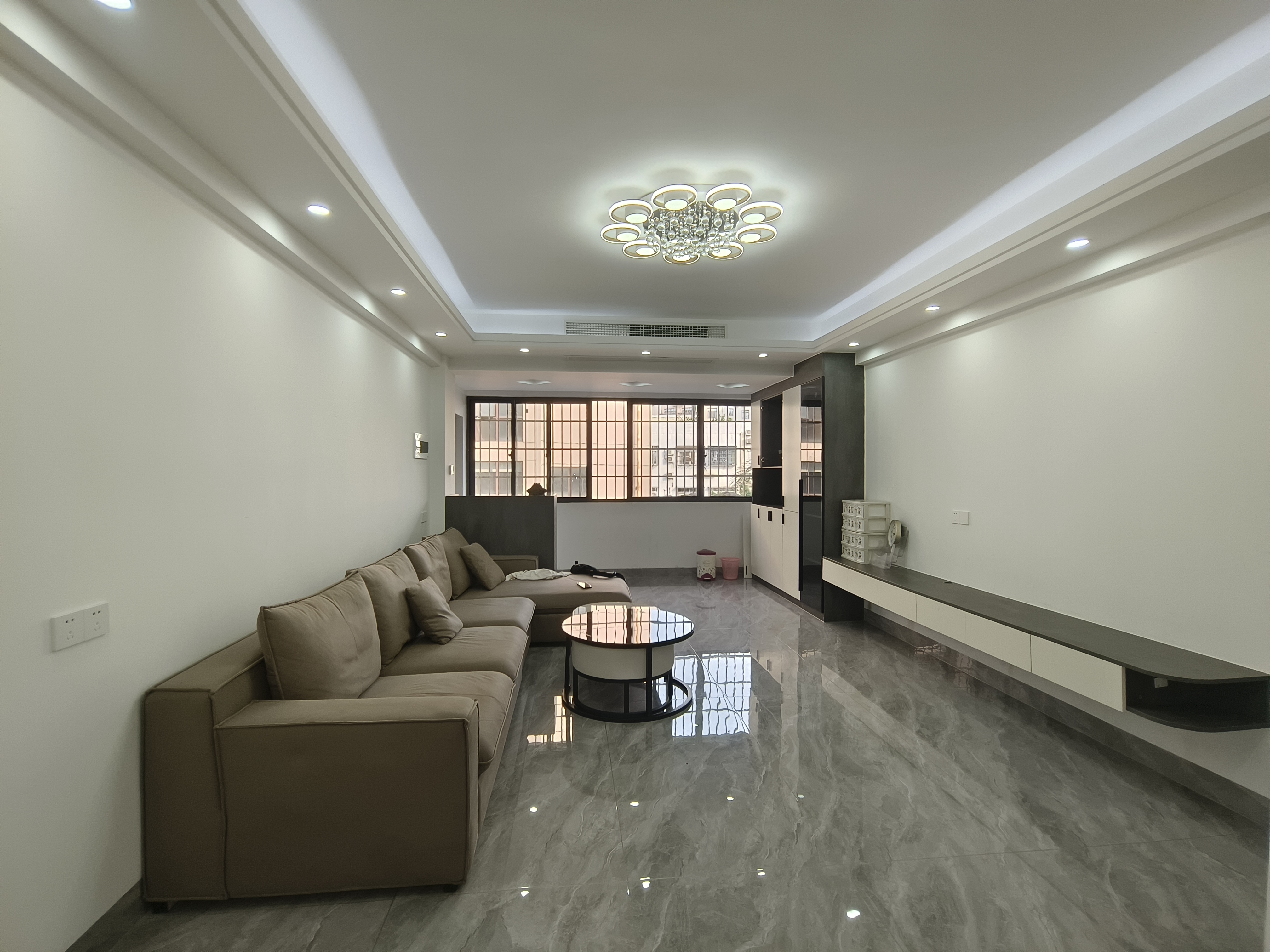 永旺商厦业主出售 精装修 朝向好 3房2卫