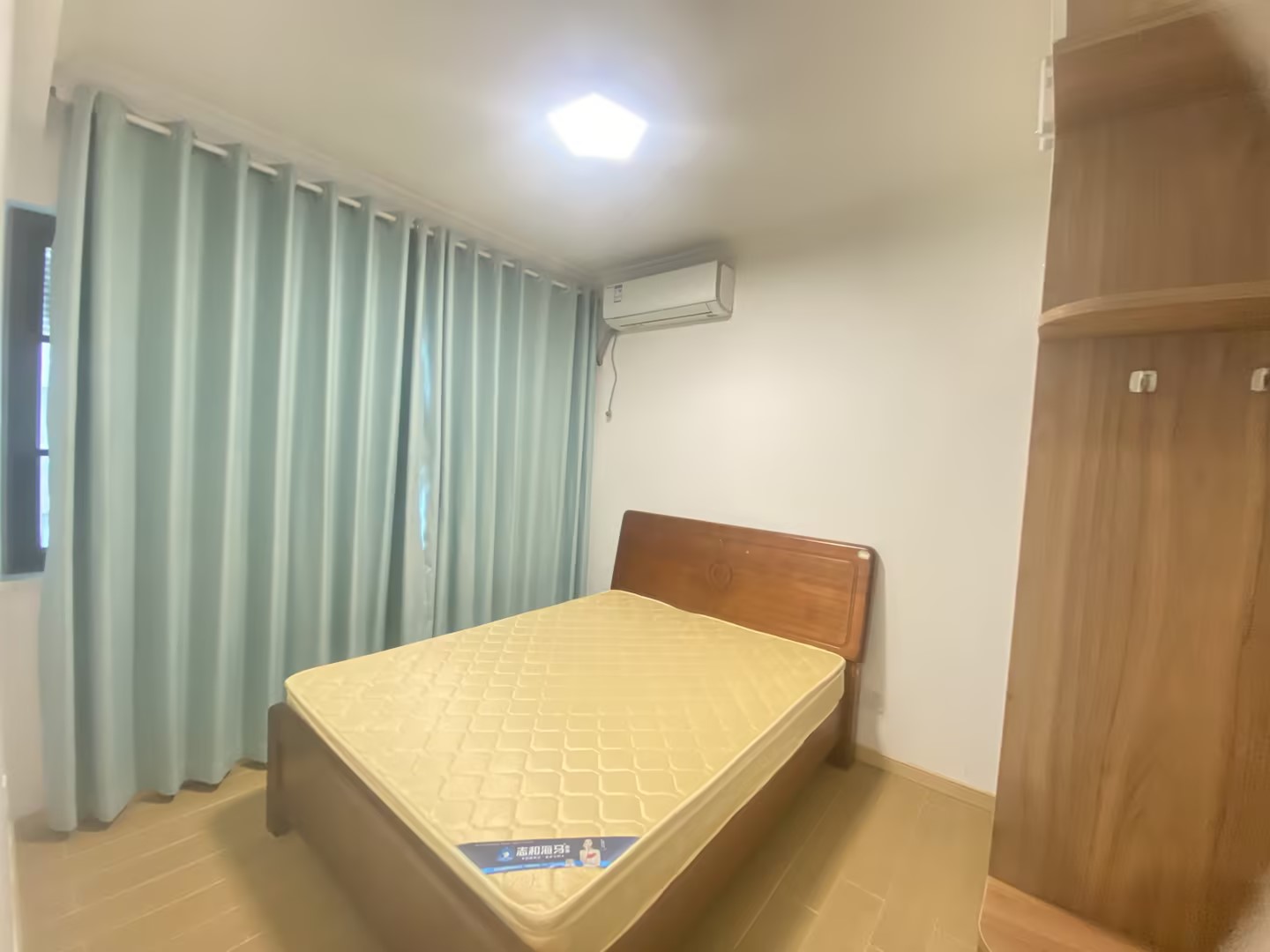 次卧