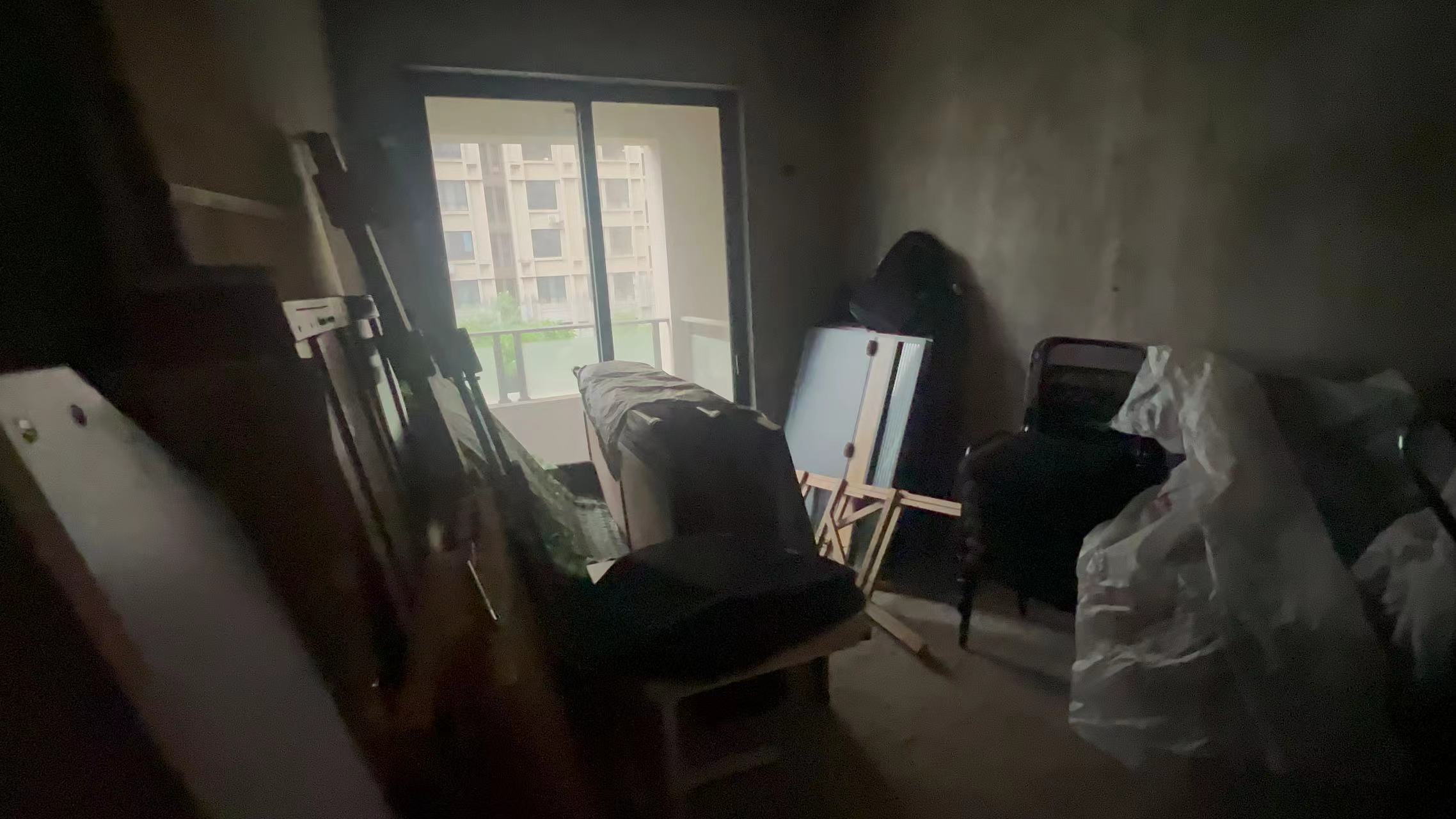 次卧