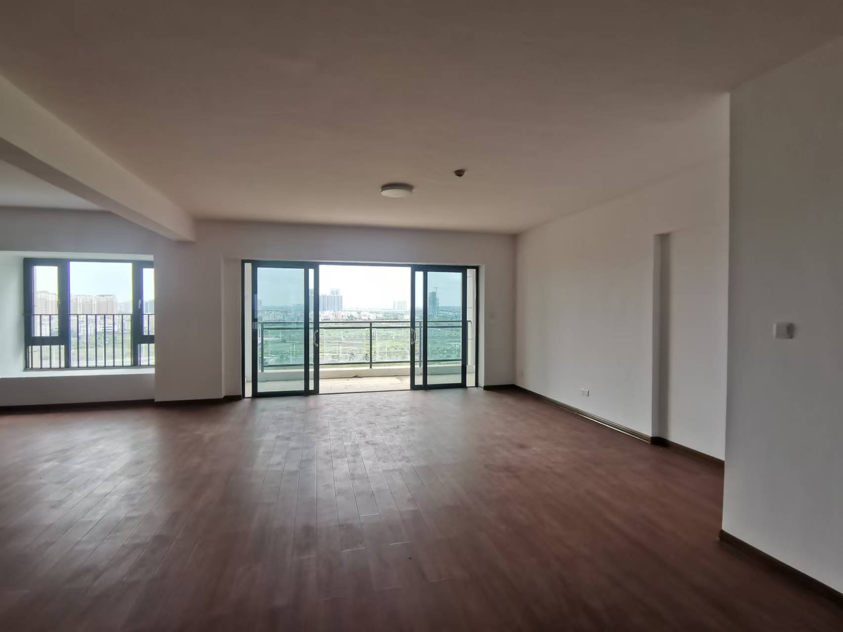 次卧1