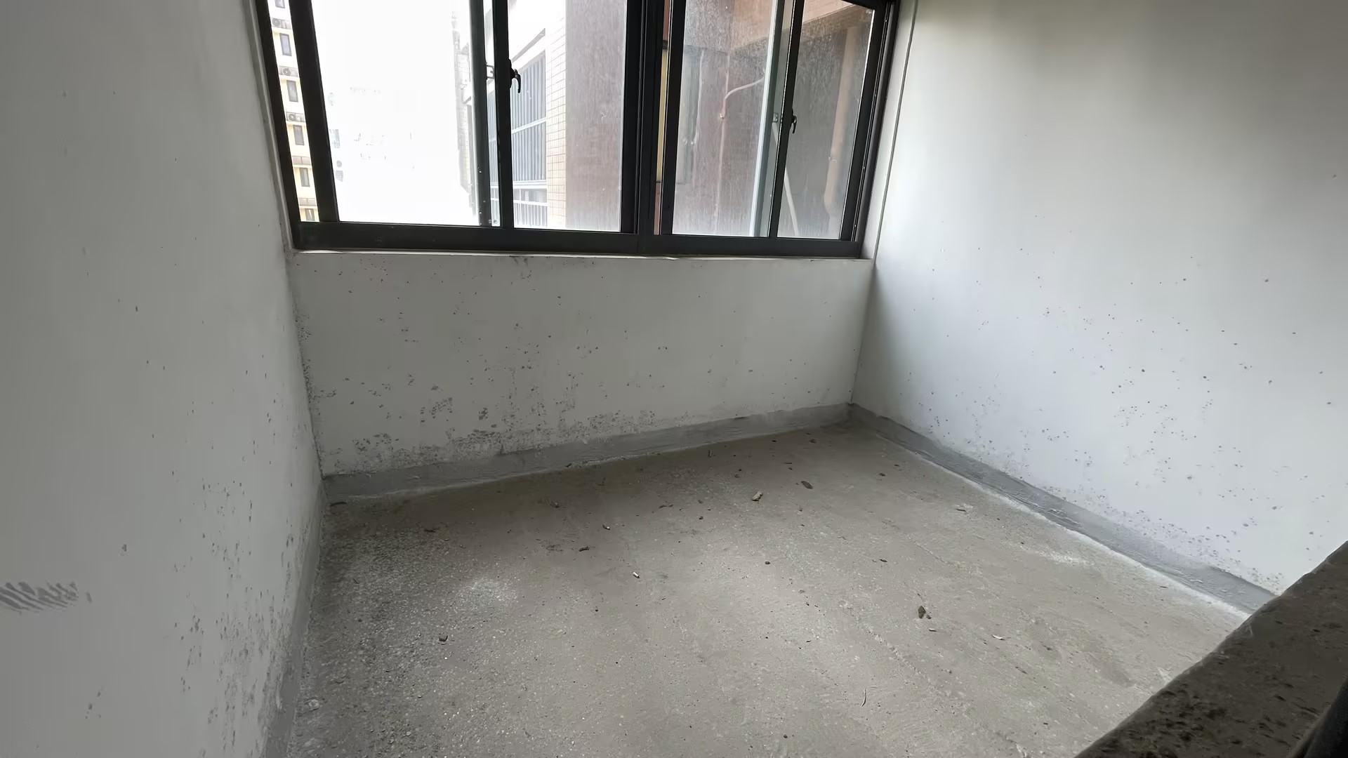 次卧