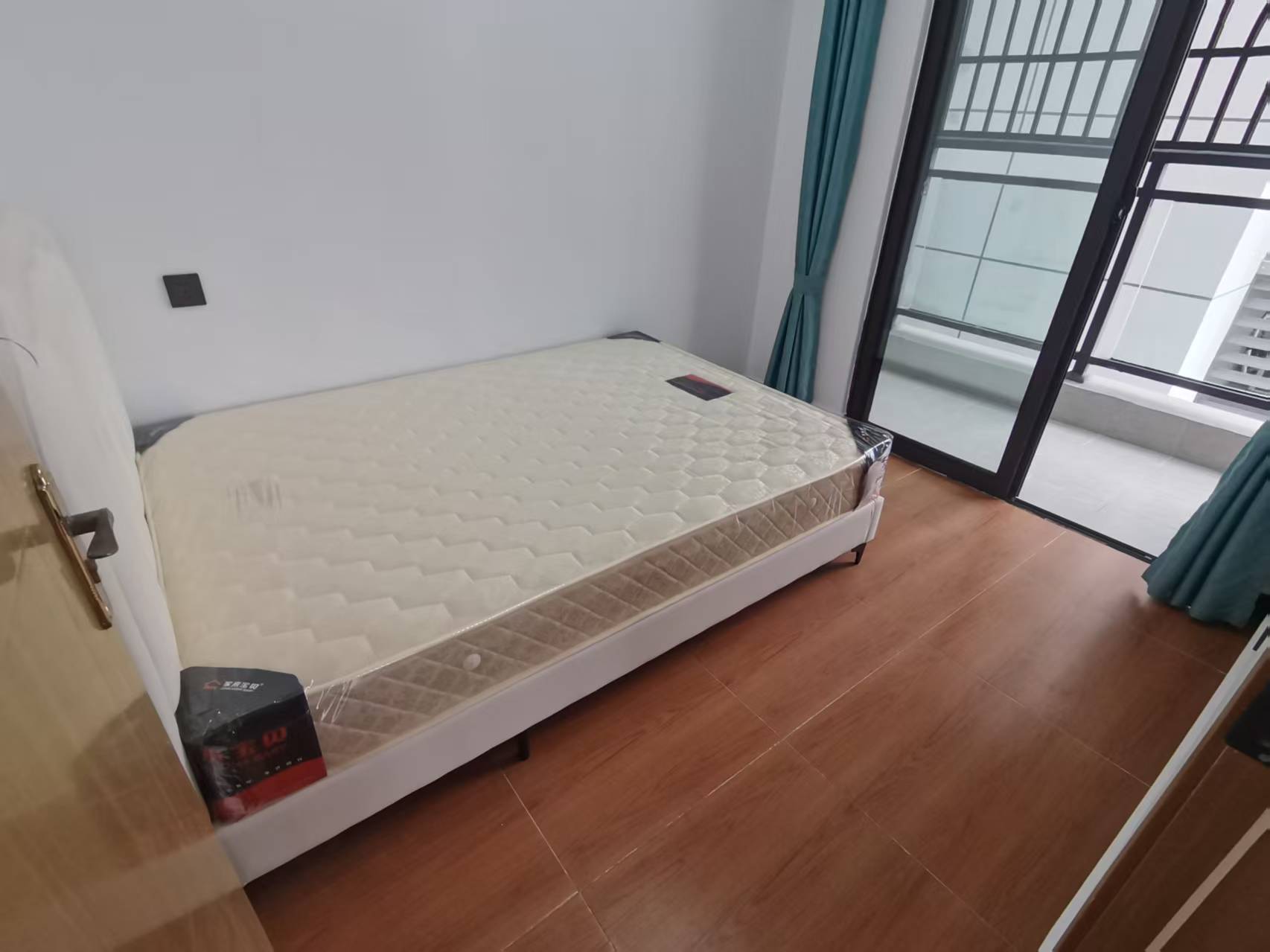 次卧