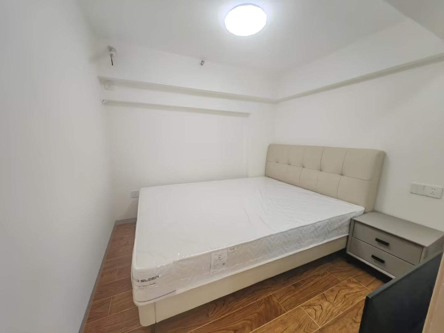 次卧