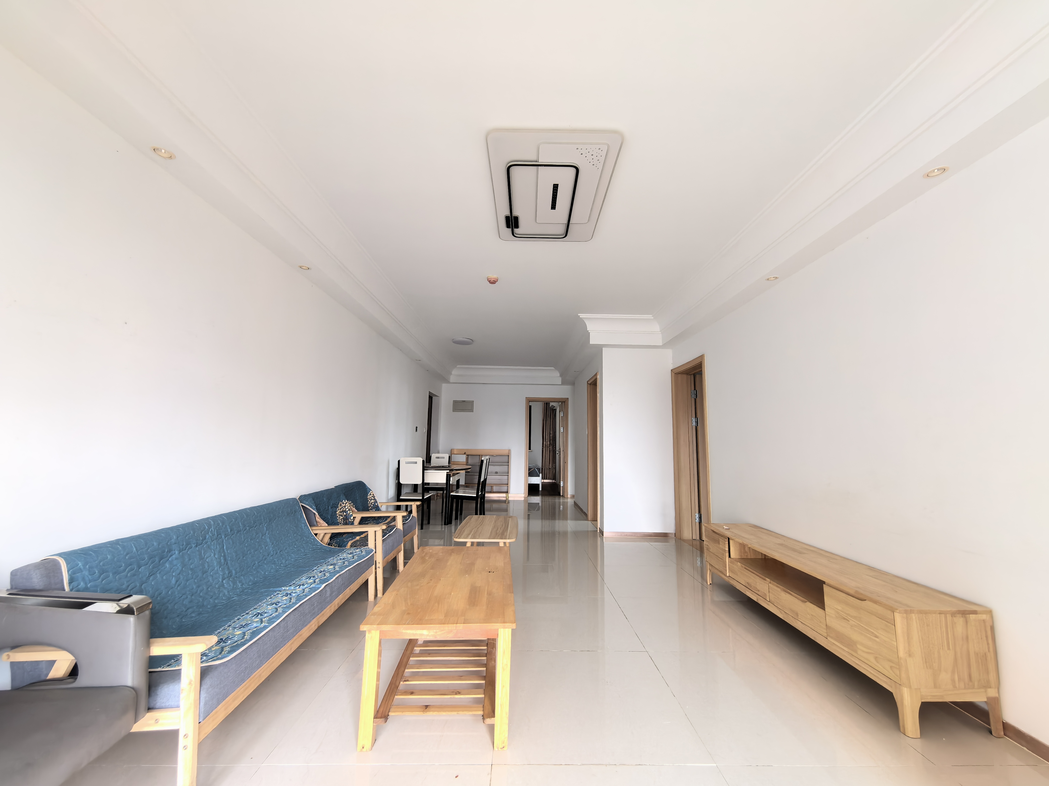 环球100宝龙城B区 3房2卫 拎包住