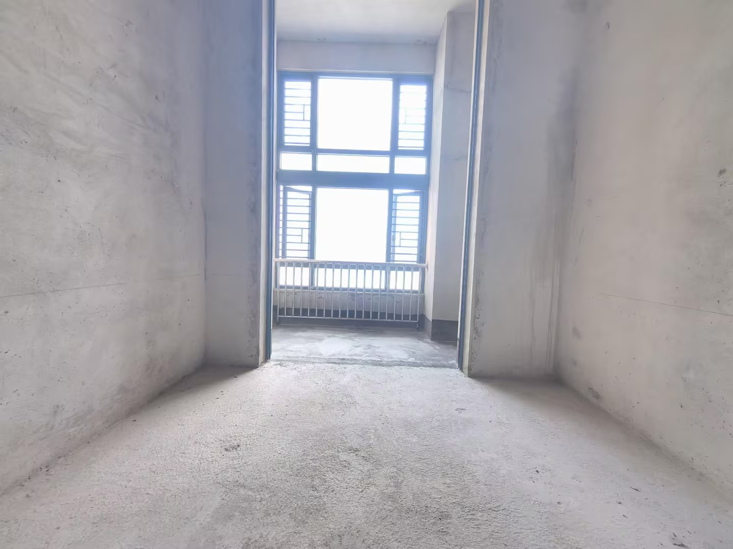 诚方创世纪 毛坯两房 永万路 药谷