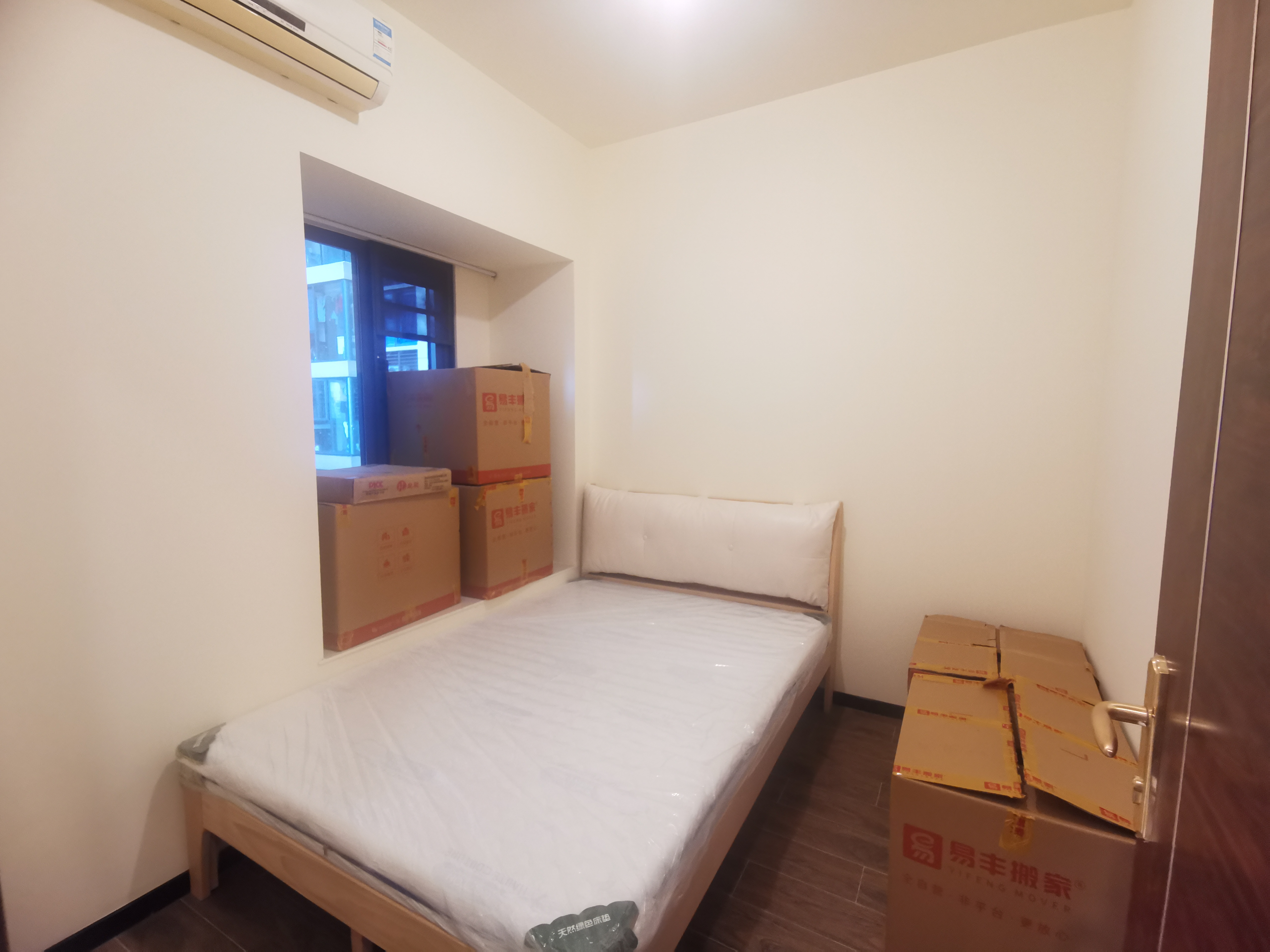 次卧