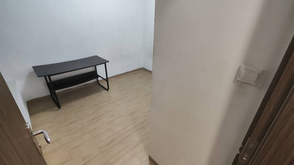 次卧