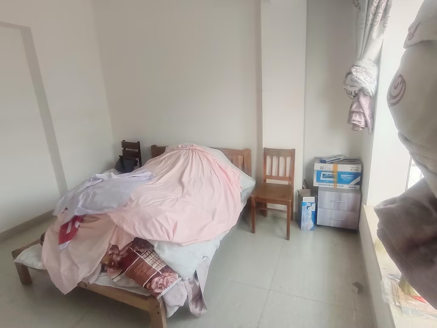次卧