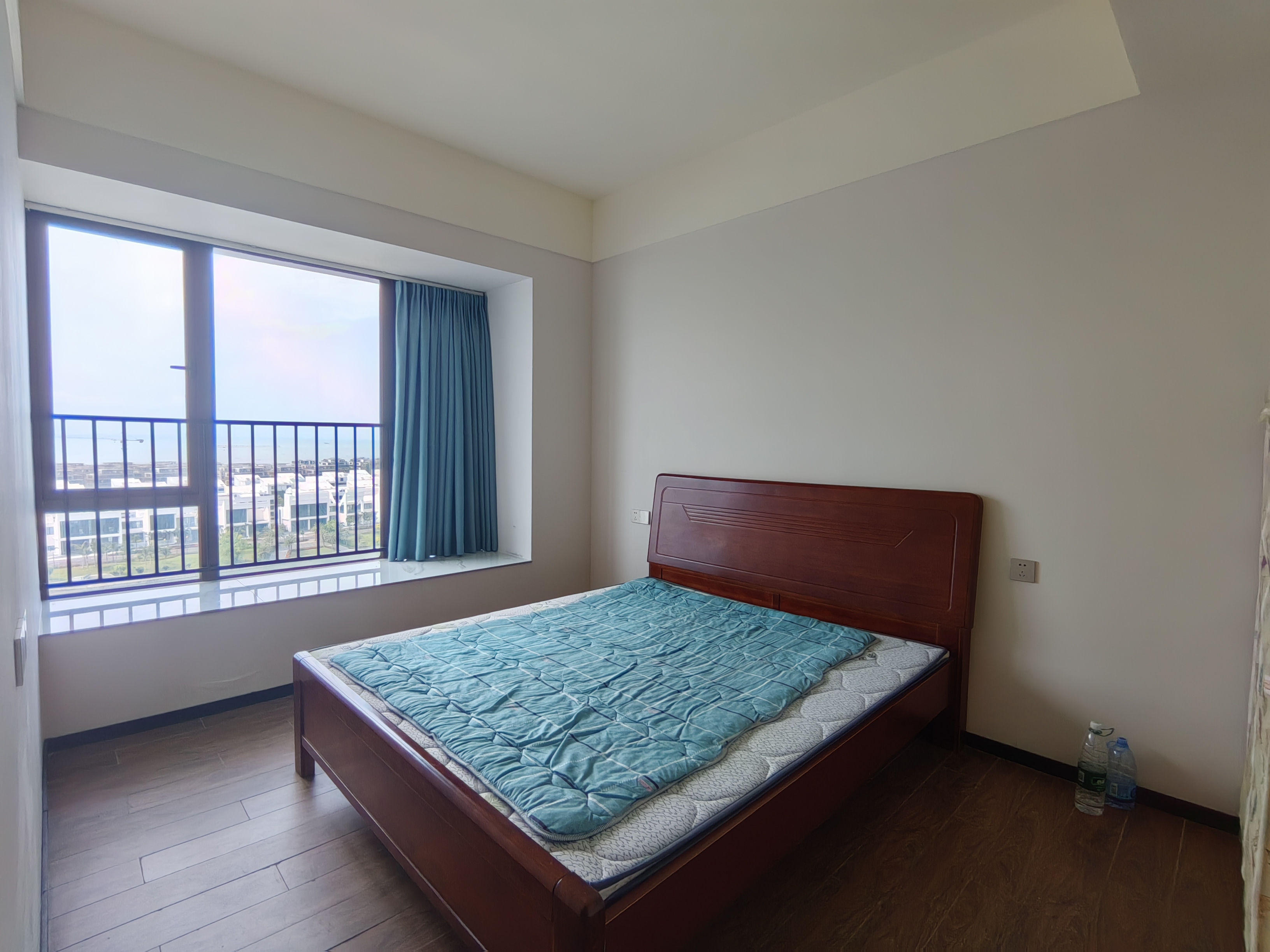 次卧
