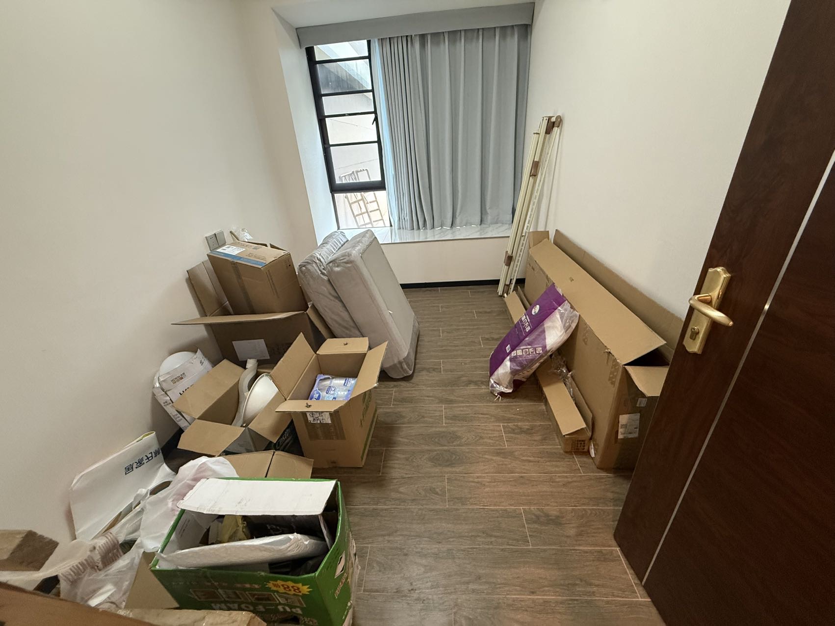 次卧
