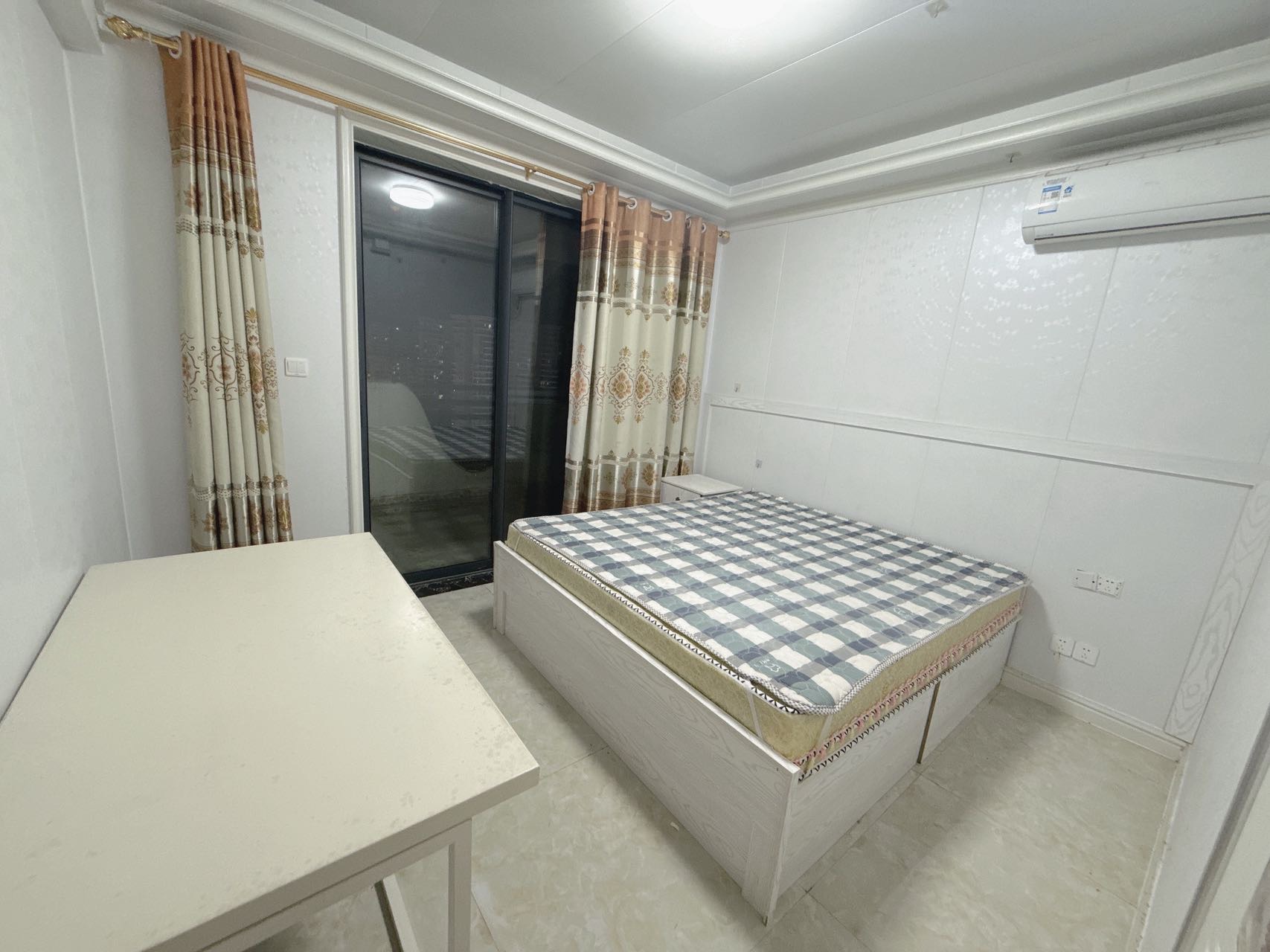 次卧