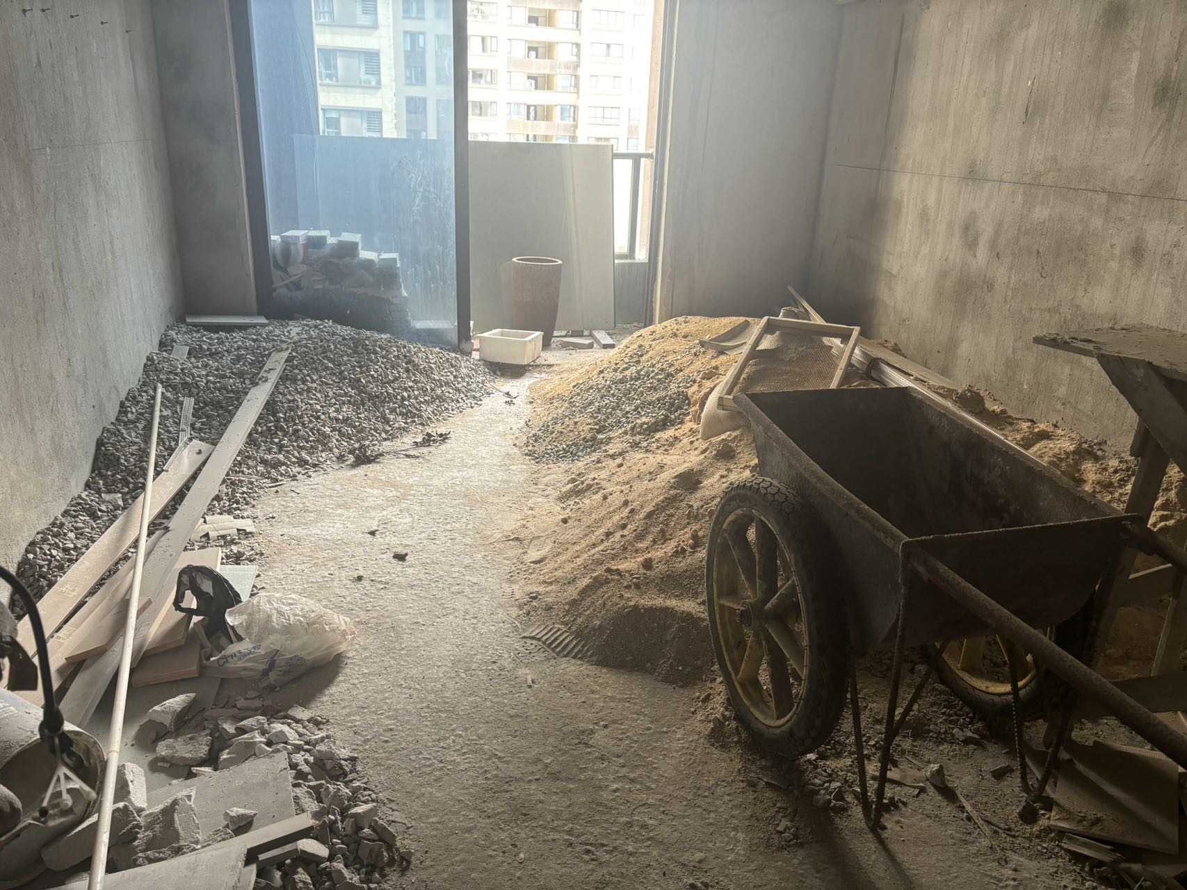 毛坯复式 绿地海德公馆 市一中附近
