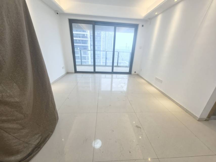 金地自在城 精装三房 半空出租 中间楼层