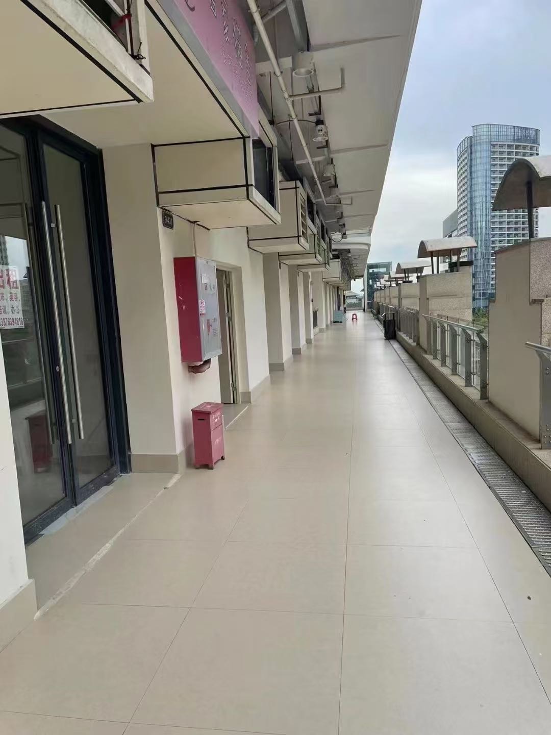市政府旁边 远大购物广场 铺面出租