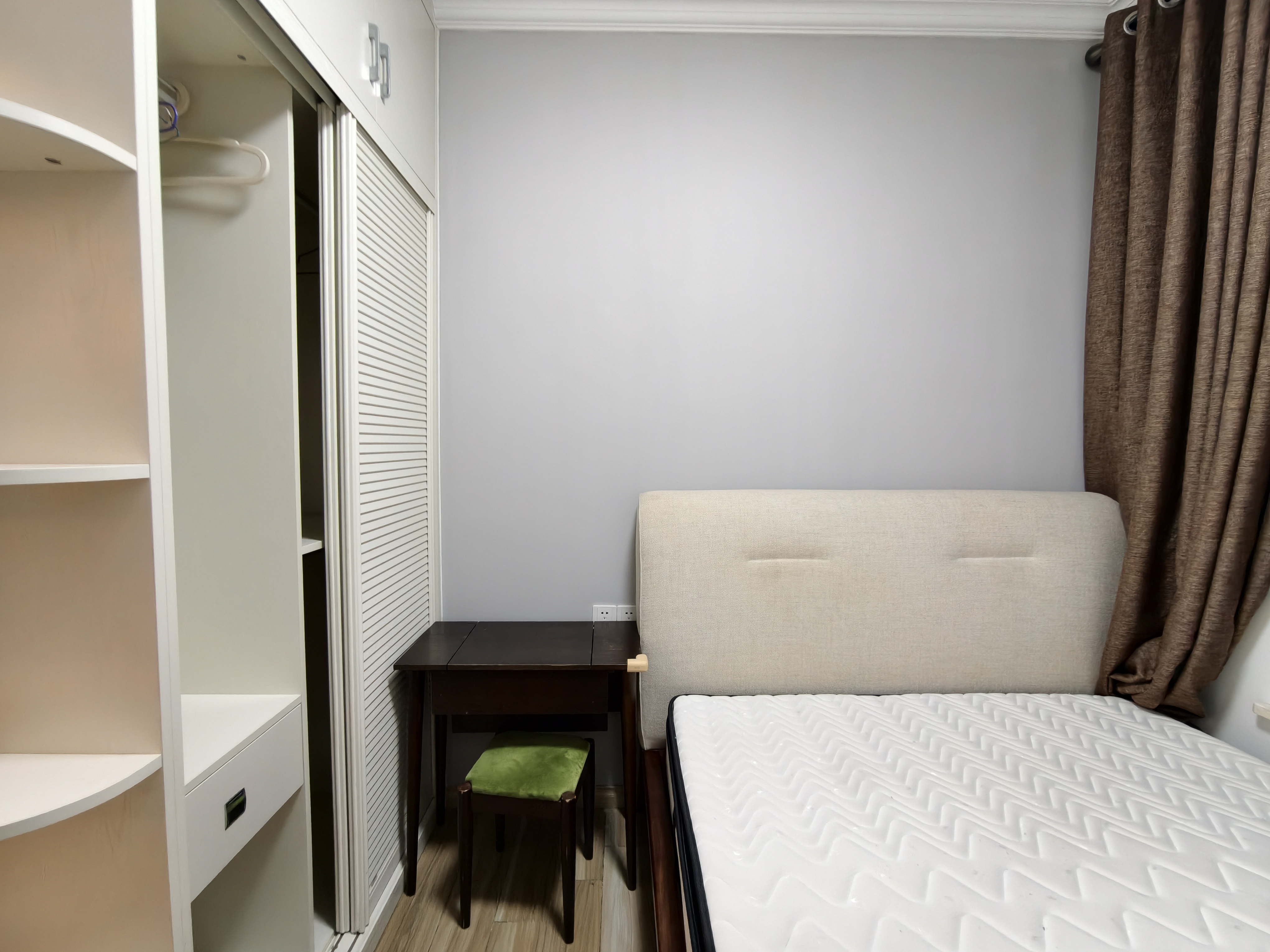 次卧