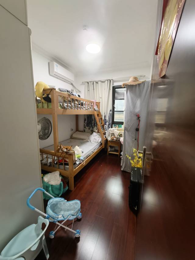次卧