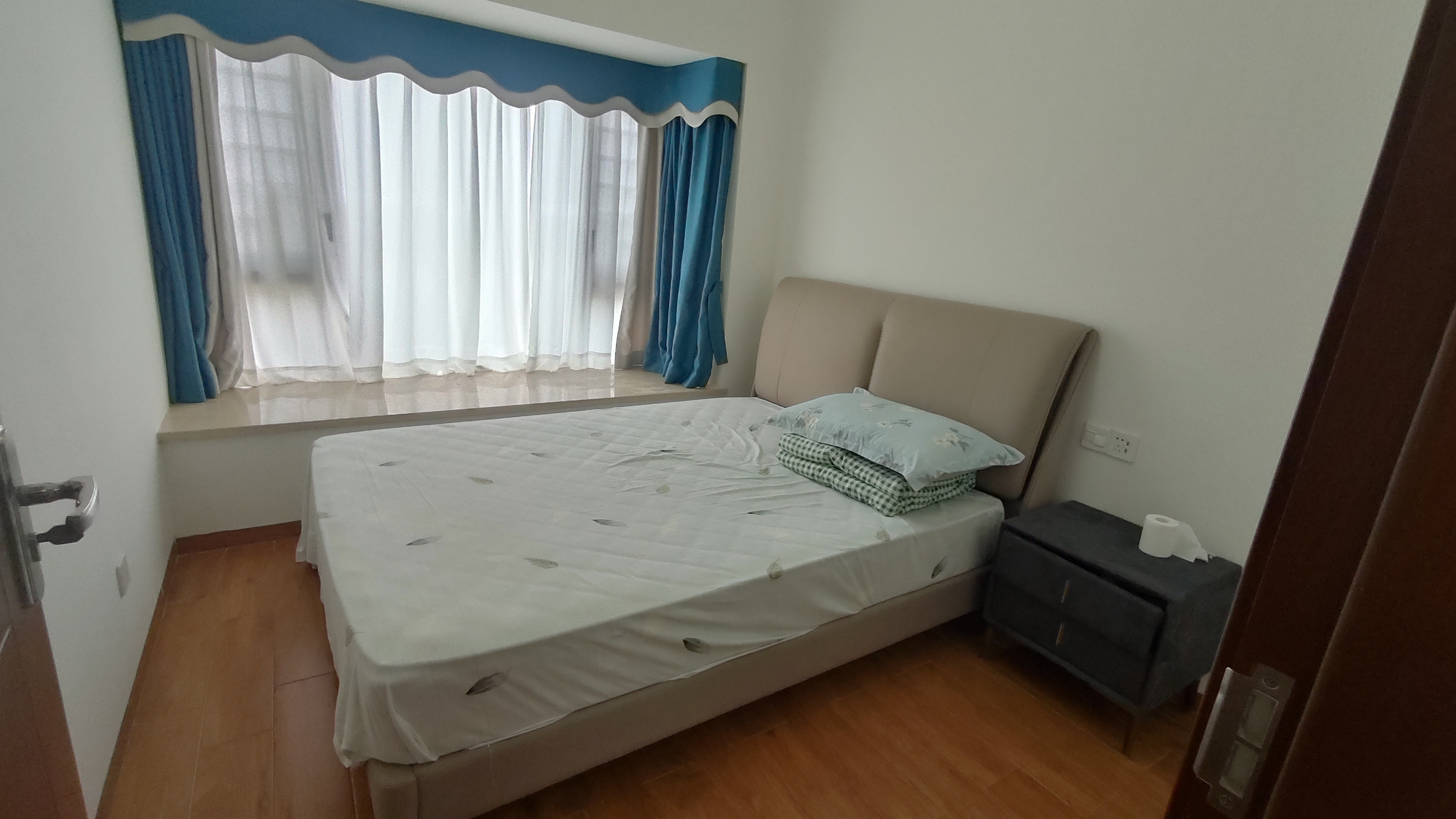 次卧