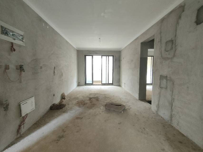 绿地城骏园业主急售 3房2卫 赠送面积