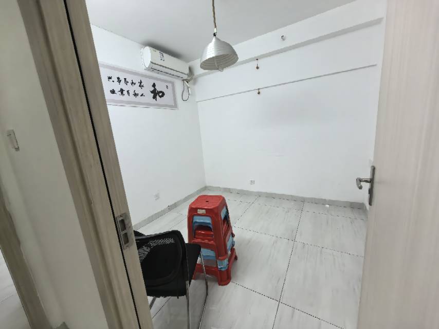 次卧