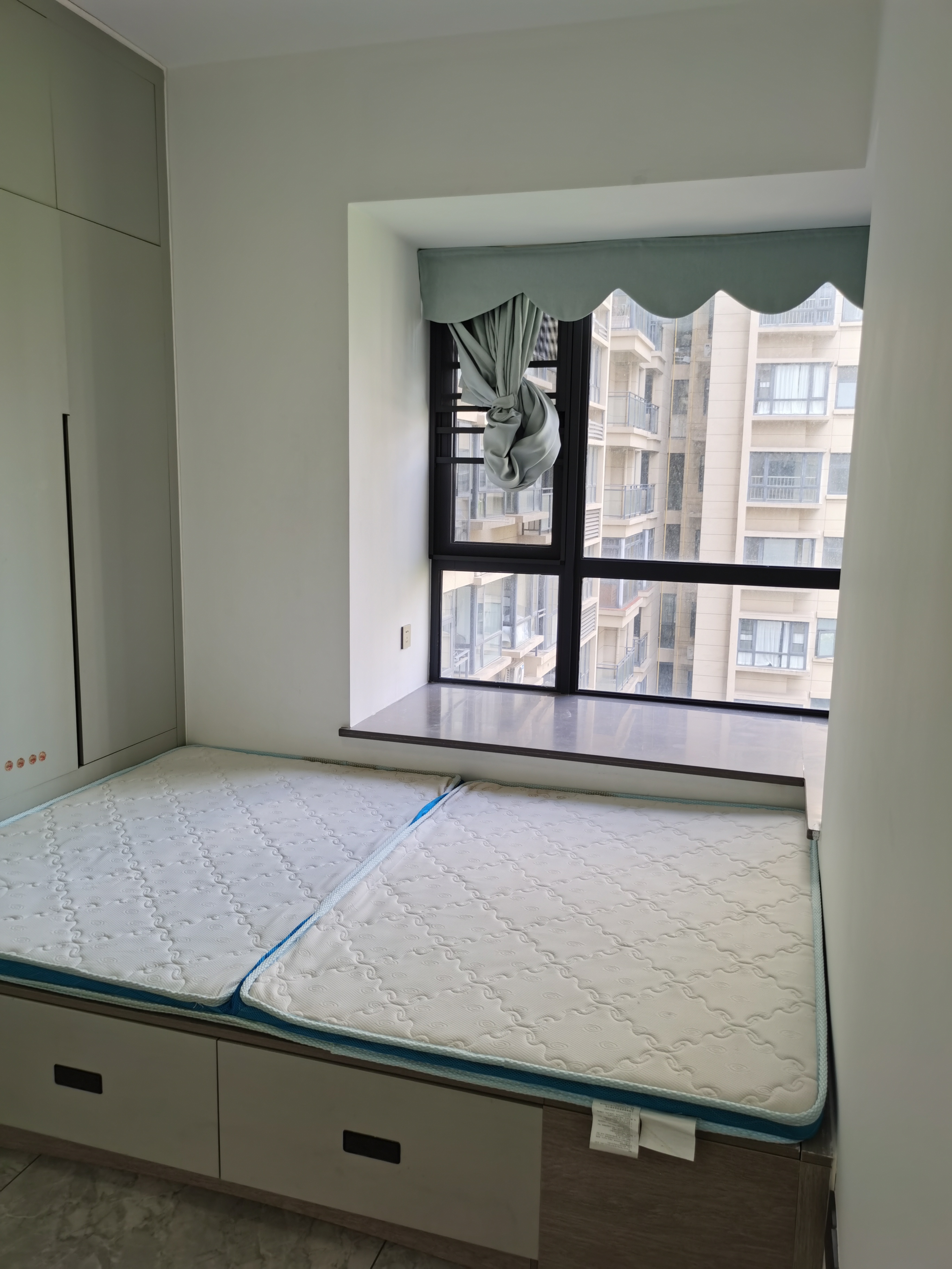 次卧