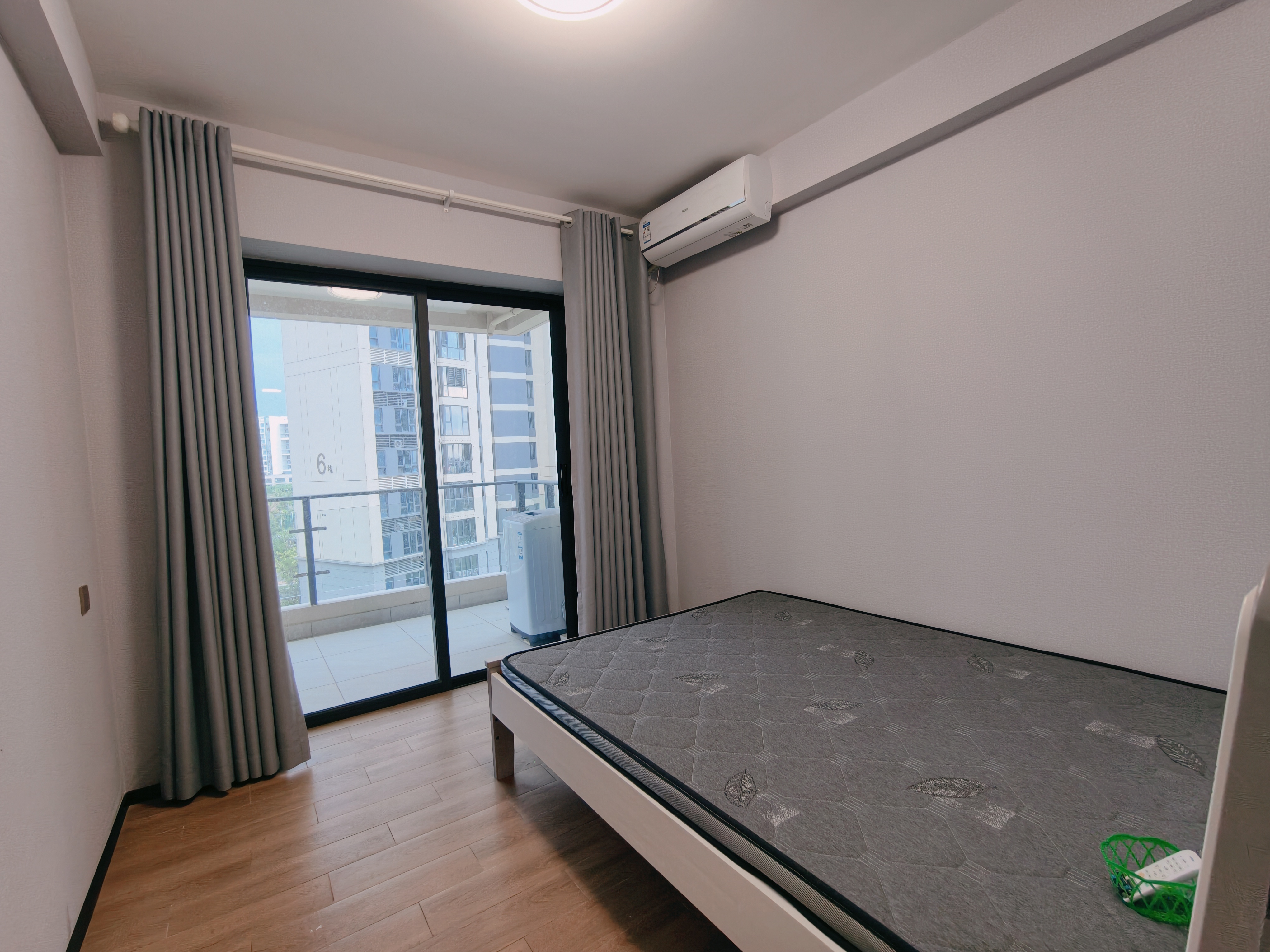 次卧