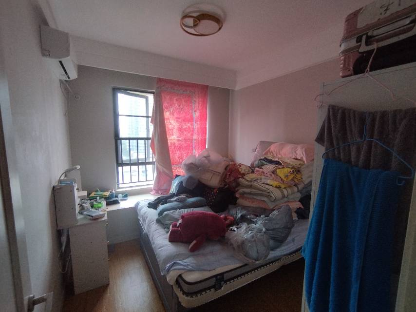 次卧