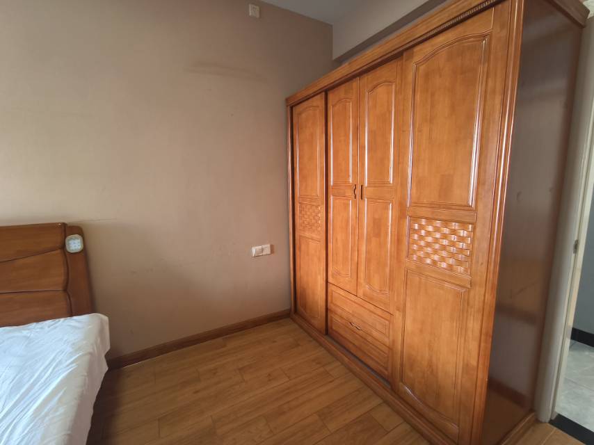 次卧