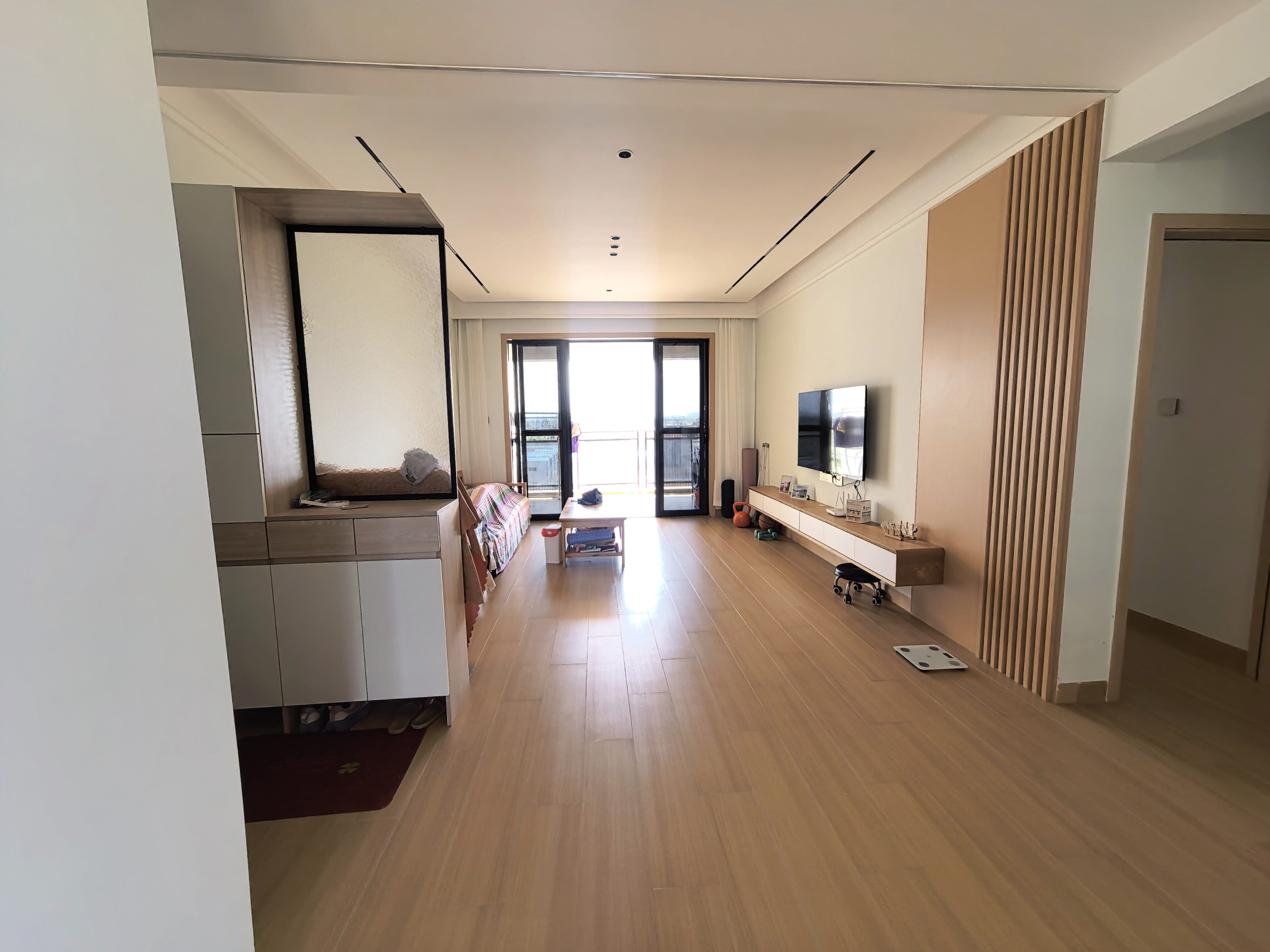 次新 体育馆 东汇西海岸 精装 2房 拎包入住