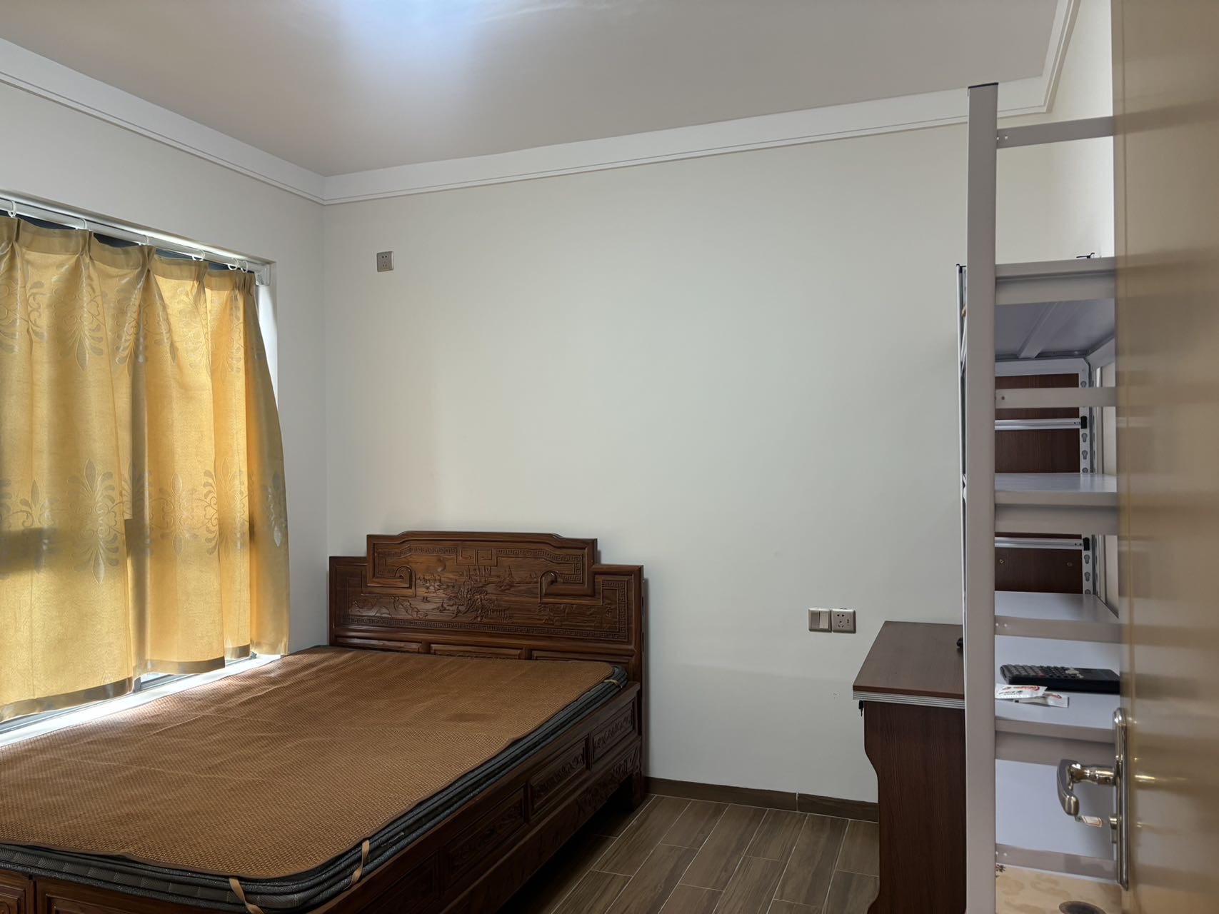 次卧